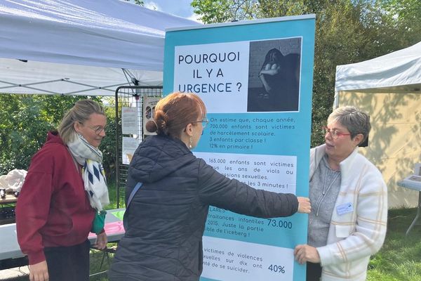 Une journée pour sensibiliser le public et les élus face à l'urgence des violences faites aux enfants. L'association "Les Papillons" organisait une journée avec les familles à Montluçon, samedi 28 septembre