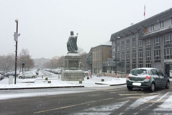 La neige est tombée mardi 22 janvier à Aurillac et sur le reste du département du Cantal.