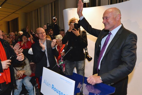 La joie à la permanence d'Alain Rousset le soir de sa victoire au second tour des élections régionales