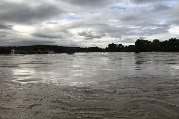 Le fleuve Aude à Trèbes lors des inondations d'octobre 2018