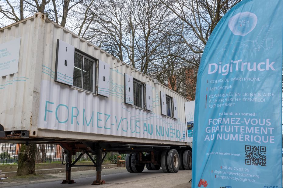 In Noisy-le-Grand, a traveling truck to fight against the digital divide