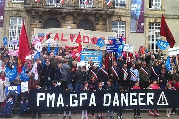 La manifestation contre le mariage homosexuel a rassemblé plus de 200 personnes à Bayeux ce lundi 22 avril dans la soirée