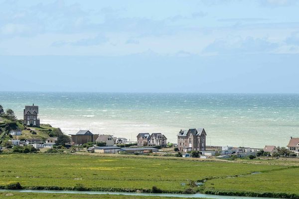 Après une possible grisaille matinale, le soleil brillera sur notre littoral, à l'horizon de Veulettes-sur-Mer, en Seine-Maritime.