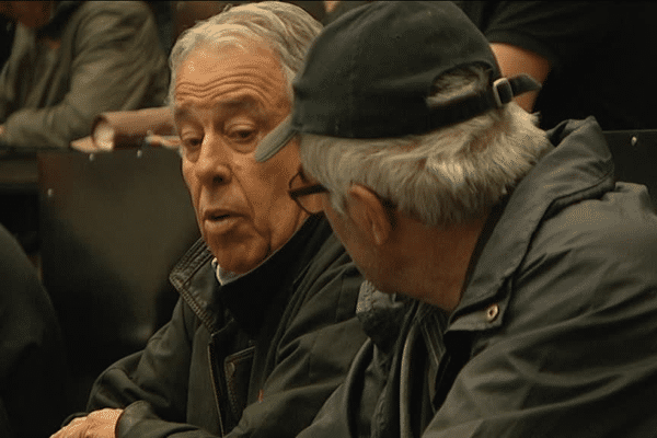 Jean Auclair fait campagne jusque dans la salle des enchère du marché au cadran d'Ussel.