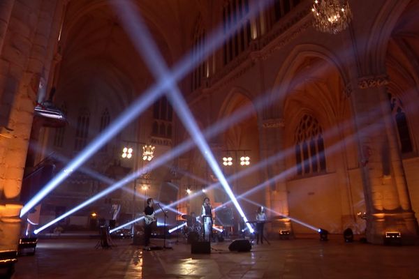 Romane en session live à l’Abbatiale de Saint-Riquier dans la Somme