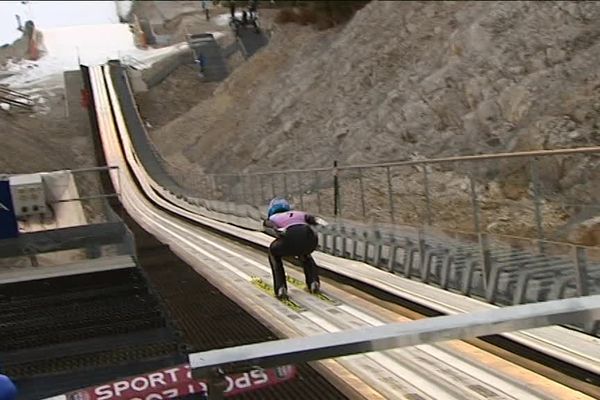 Le tremplin de Chaux Neuve sans la vraie neige