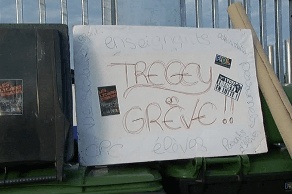 Elèves, professeurs et parents manifestent pour plus de sécurité au Lycée Tregey