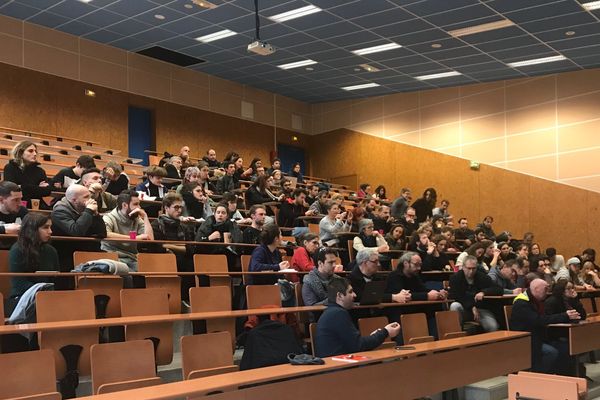 Assemblée générale à l'UFR Lettres et Langues de Poitiers