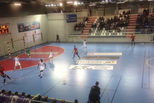 En futsal, on compte 4 joueurs et un gardien dans chaque équipe