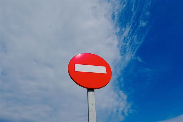 Le vol de panneaux de signalisation peut couter cher et avoir de grave conséquences sur la circulation.