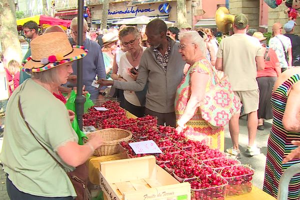 Moins de stands et moins de cerises : cette année la fête de la cerise de Céret (Pyrénées-Orientales) qui se tenait ce week-end des 20 et 21 mai, n'avait pas la saveur habituelle.