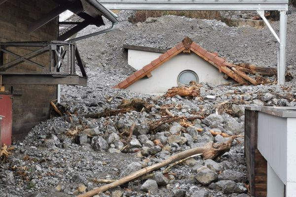 La gare de départ du funiculaire a subi d'importants dégâts lors des intempéries du mercredi 29 décembre.