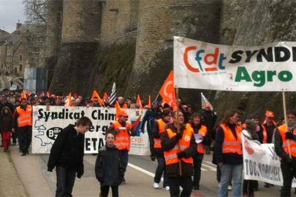 Un millier de manifestants à Josselin