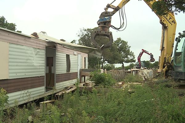 La destruction d'une construction illicite a été réalisée ce jeudi 26 septembre dans la commune Saint-Bénézet, dans le Gard.