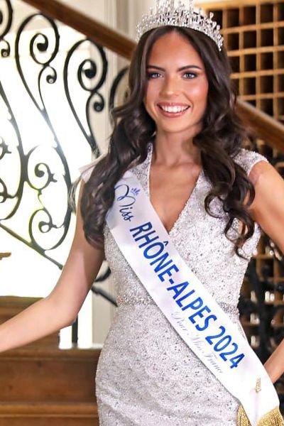 Alexcia Couly, miss Rhône-Alpes 2024, se prépare à l'élection de Miss France le 14 décembre.