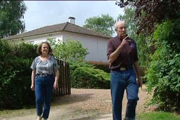 La maison d'Annick et Bernard Fontaine est située beaucoup trop près du dépôt de gaz. Ils devront quitter leur maison.