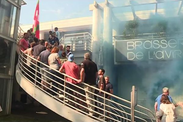 Les supporters de l'Aviron Bayonnais perturbent l'AG du club