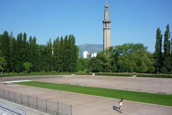 L'anneau de vitesse au Parc Paul Mistral de Grenoble 