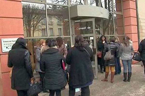 Alès (Gard) - les ex employés de Call expert devant le conseil de Prud'hommes - 16 avril 2014.