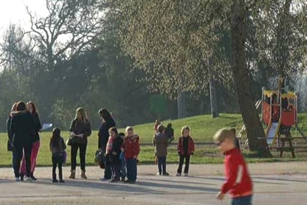 Une cour d'école à Lormont aujourd'hui