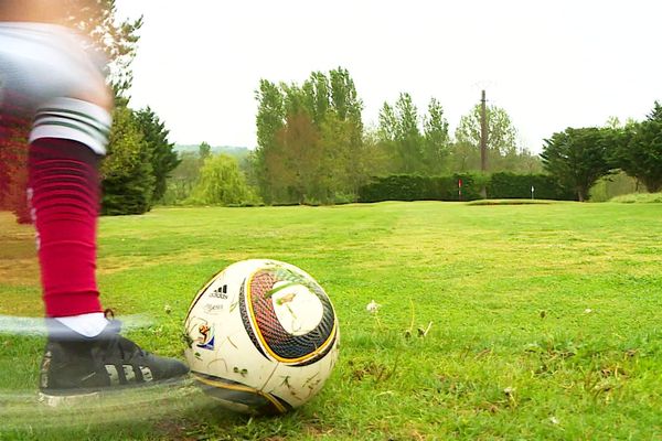 Même si c'est moins actif que le foot, la pratique du foot-golf est tout de même très physique