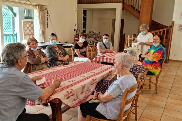 Des cafés mémoire itinérants organisés par France alzheimer 64