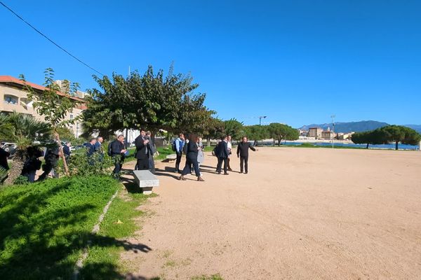 La délégation s'est notamment rendue sur la place Miot.