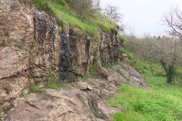 Cratère d'impact où s'est construit la ville de Rochechouart.