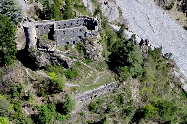 Construit en 1235, le château de la Reine Jeanne a pu être rénové grâce aux fonds récoltés par le Loto du Patrimoine.