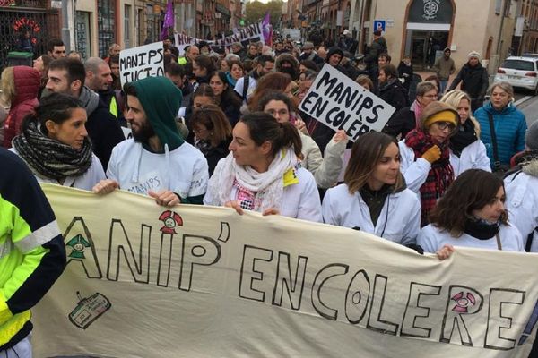 Plus d'un millier de manifestants à Toulouse pour cette journée "hôpital mort".