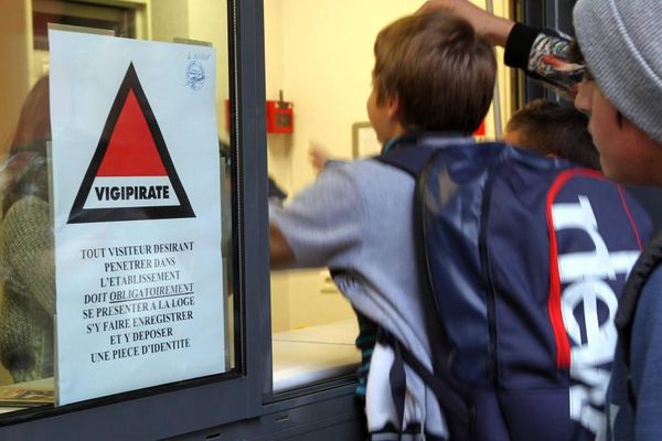 Une école de Menton (Alpes-Maritimes), le 16 novembre 2015