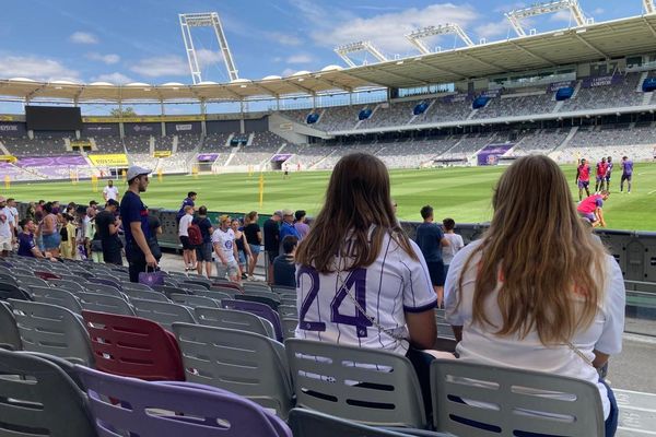 Fait rare, l'entraînement de ce vendredi 5 août a été ouvert au public, sur la pelouse du stadium.