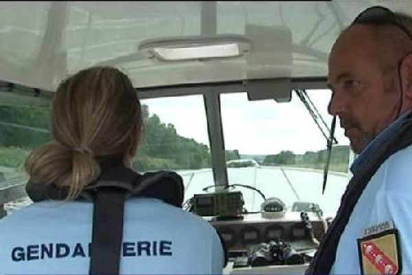 Les militaires de la brigade fluviale en patrouille.