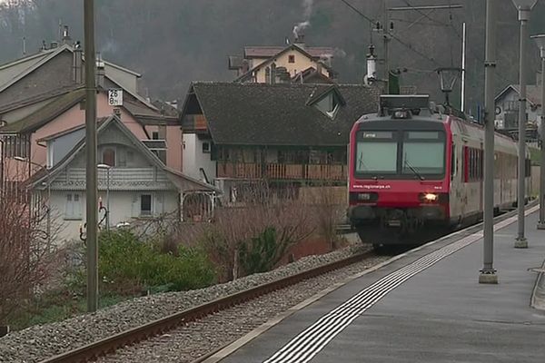 La remise en route du RER Sud-Léman, entre Evian et Saint-Gingolph, permettrait de conduire les usagers jusqu'à la frontière suisse.