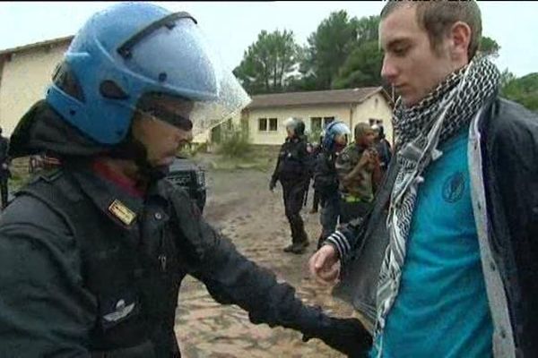 Un policier italien et un jeune policier français