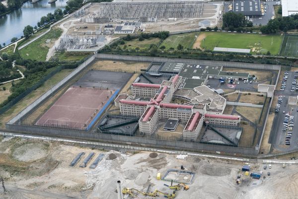 Vue aérienne de la Maison d'arrêt  des Hauts-de-Seine à Nanterre.