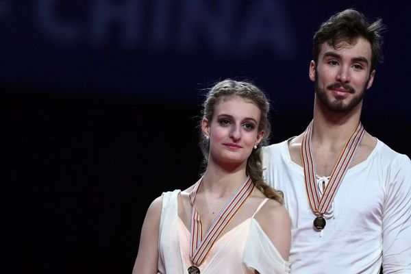 Le 27/03/2015 : Gabriella Papadakis et Guillaume Cizeron ont remporté l'or aux championnats du monde de patinage artistique, en danse sur glace, organisés à Shanghaï (Chine).