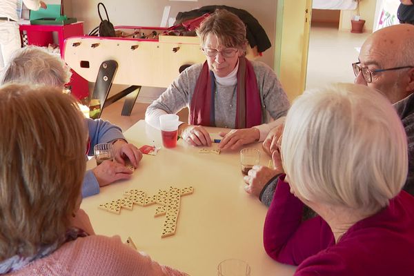 Les centres sociaux se mobilisent dans toute la France. A Lyon, ils se retrouvent devant la préfecture du Rhône, le mercredi 31 janvier.