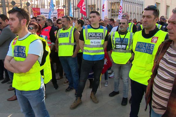 Les policiers municipaux ont manifesté ce samedi 3 février 2024 devant la préfecture de Montpellier, dans l'Hérault, dans le cadre d'un appel national lancé par les syndicats pour réclamer de meilleurs salaires et retraites.