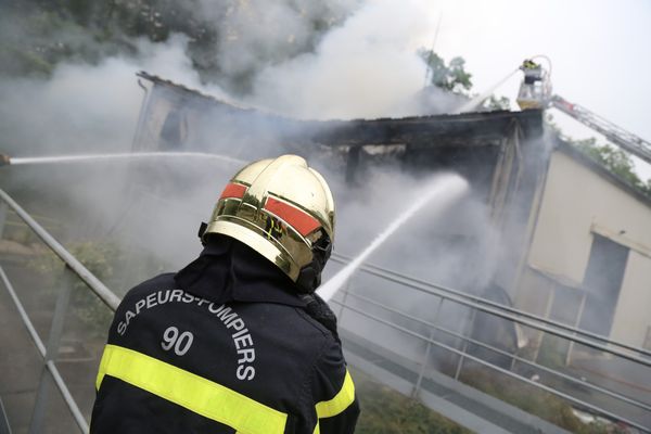 L'incendie a mobilisé une trentaine de soldats du feu à Lepuix (Territoire de Belfort).