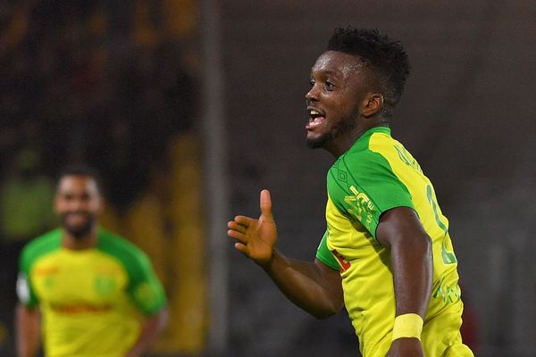 Le défenseur Chidozie Awaziem ouvre le score pour Nantes contre Guingamp à La Beaujoire, le 21 octobre 2017