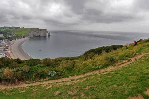 Un tour d'horizon bien gris, au large d'Etretat...