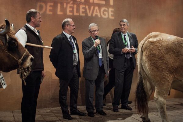 Le Président de la Région Auvergne, René Souchon (au centre) et celui de Rhône-Alpes, Jean-Jack Queyranne (à droite) réunis au Sommet de l'élevage. 