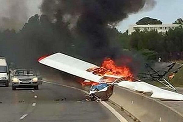 Nîmes-Courbessac (Gard) - un accident d'ULM fait 2 morts - 16 avril 2015.