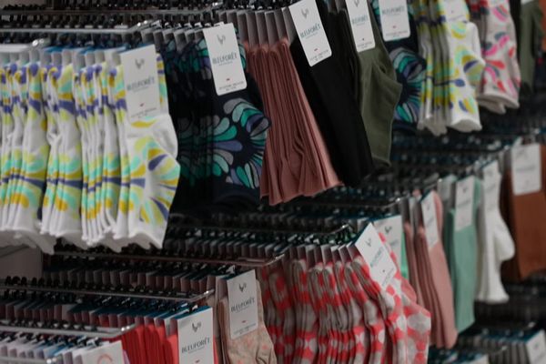 La marque Bleuforêt reste la première productrice nationale de chaussettes et collants haut de gamme.