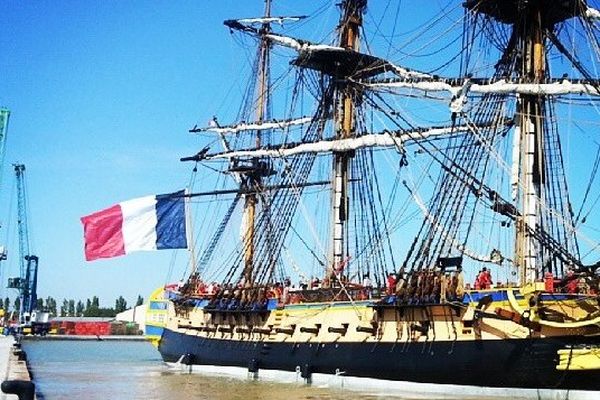 Rochefort Premiere Sortie En Mer De La Replique De La Fregate De La Fayette