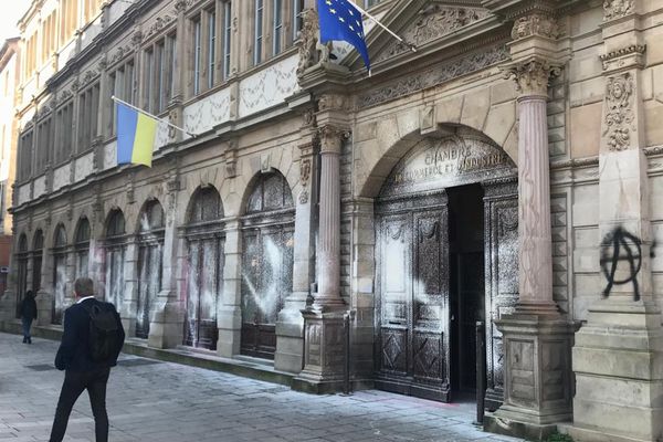 Des dégradations ont été commises sur la Chambre du commerce de Strasbourg en marge de la manifestation