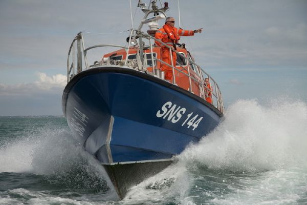 Malgré l'intervention rapide des secours, le marin-pêcheur es décédé à 15h48.