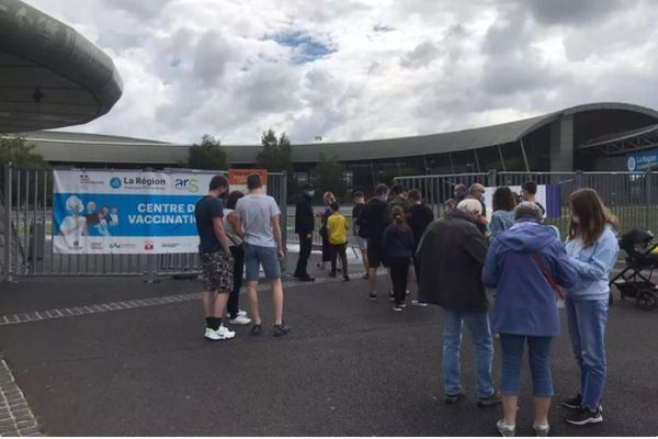 Le centre de vaccination de grande capacité actuellement situé à la Grande Halle de Cournon-d'Auvergne sera transféré vers un autre lieu à compter du 1er septembre.