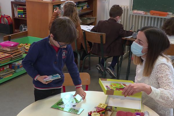 Contre l’avis du ministre de l’Education nationale, les députés de tous les bancs ont ouvert la possibilité d’un enseignement dans le public dit « immersif », c’est-à-dire effectué en langue régionale pour la plus grande partie du temps scolaire.